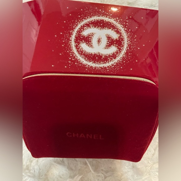 Authentic Chanel red velvet cosmetic case with box - Picture 1 of 2